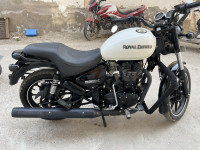 White Royal Enfield Thunderbird X 350