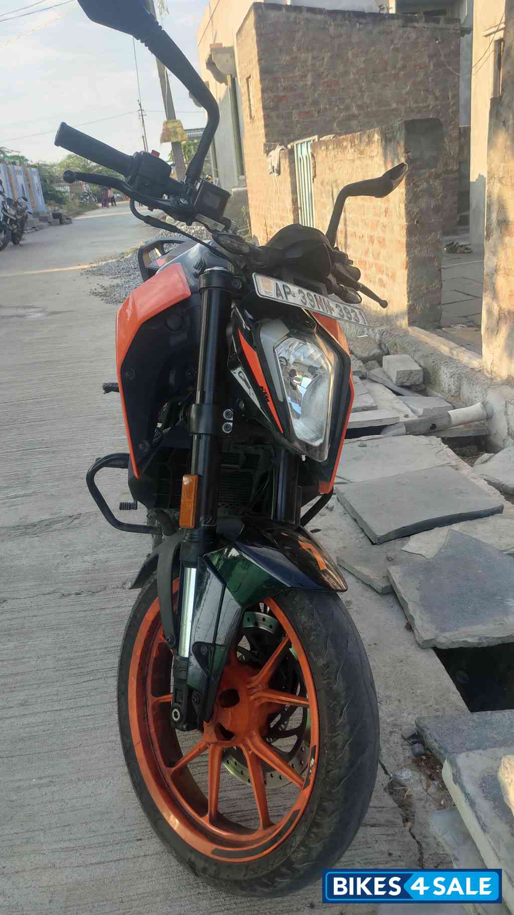 Orange KTM Duke 200 2022 Orange KTM Duke 200 2022