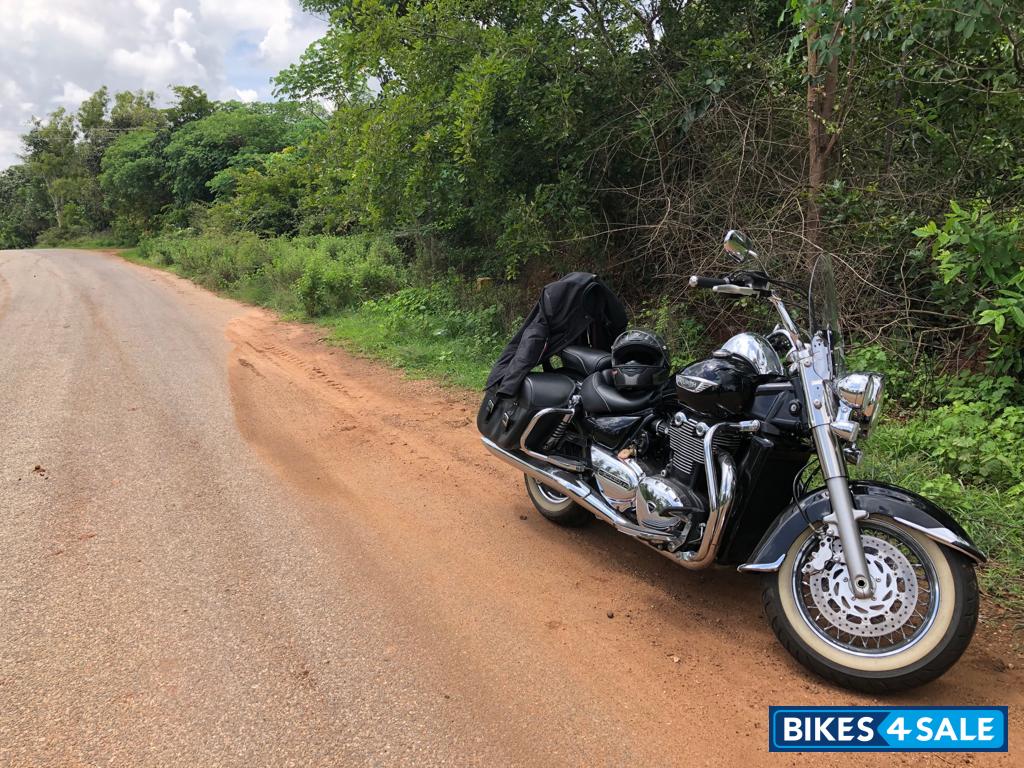 Black Triumph Thunderbird LT