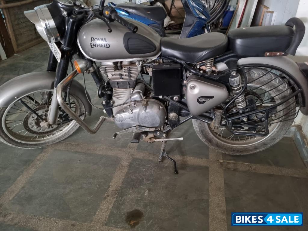Gun Metal Grey Royal Enfield Classic Gunmetal Grey