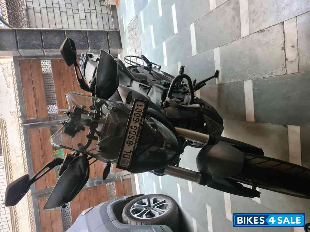 Black Bajaj Dominar 400 ABS BS6
