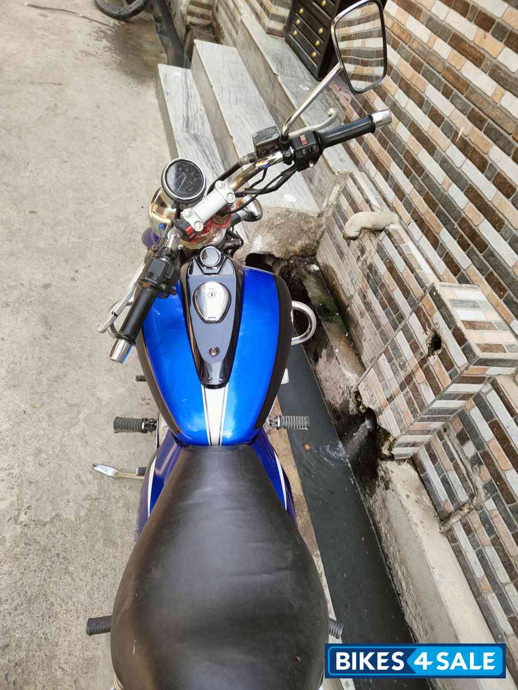 Bajaj Avenger 200 DTS-i Bajaj Avenger 200 DTS-i