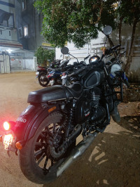 Yezdi Roadster Dark 2022 Model