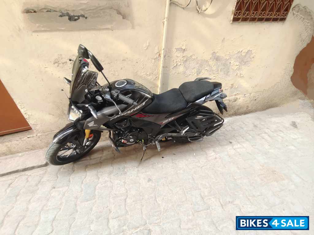 Black Honda Hornet 2.0 Black Honda Hornet 2.0