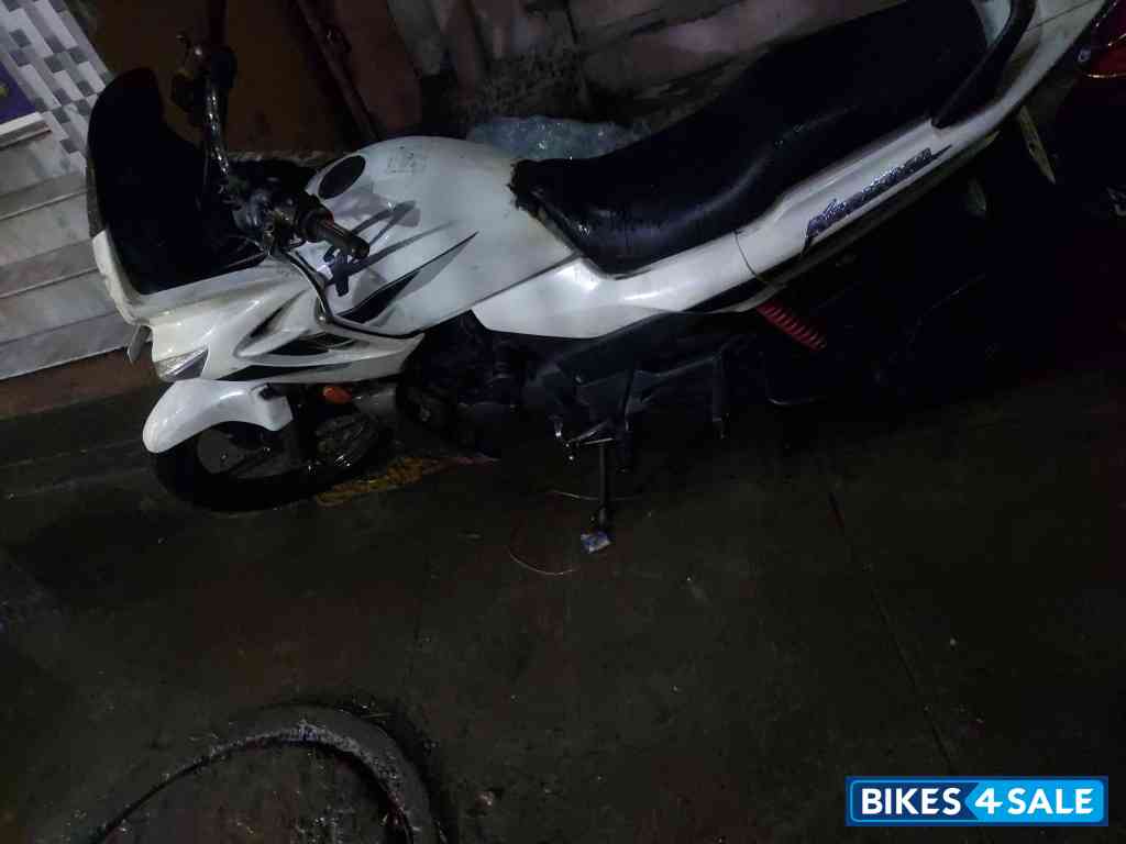 White Hero Karizma R White Hero Karizma R