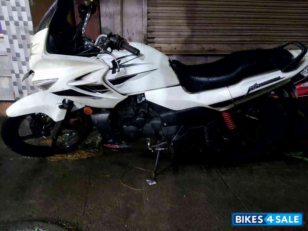 White Hero Karizma R White Hero Karizma R