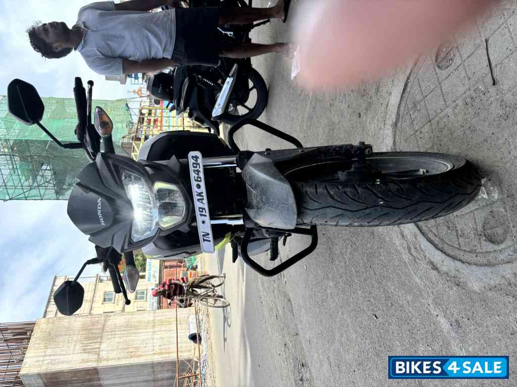 Striking Green Honda CB Hornet 160R ABS Striking Green Honda CB Hornet 160R ABS