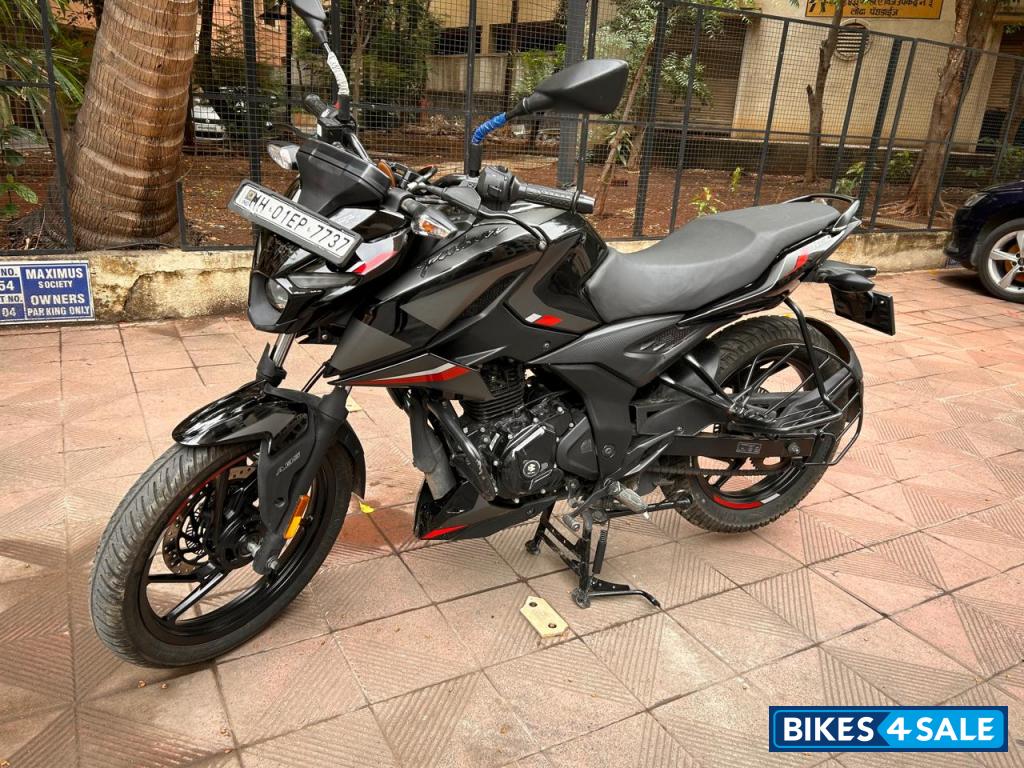 Black Bajaj Pulsar N150