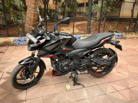 Black Bajaj Pulsar N150