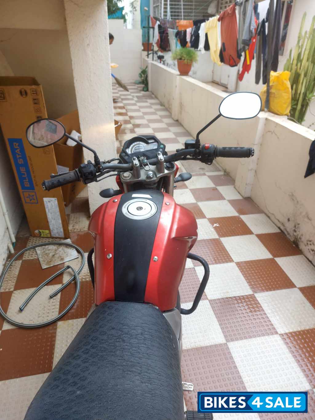 Red And Black Yamaha FZ16