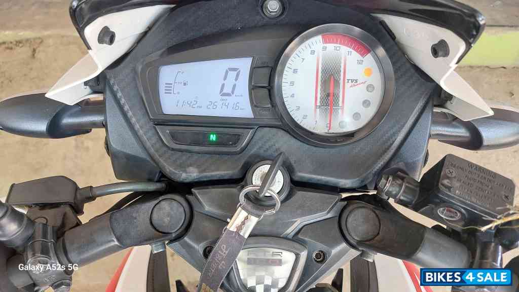 White TVS Apache RTR 160 White TVS Apache RTR 160