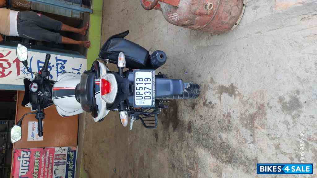 White TVS Apache RTR 160 White TVS Apache RTR 160