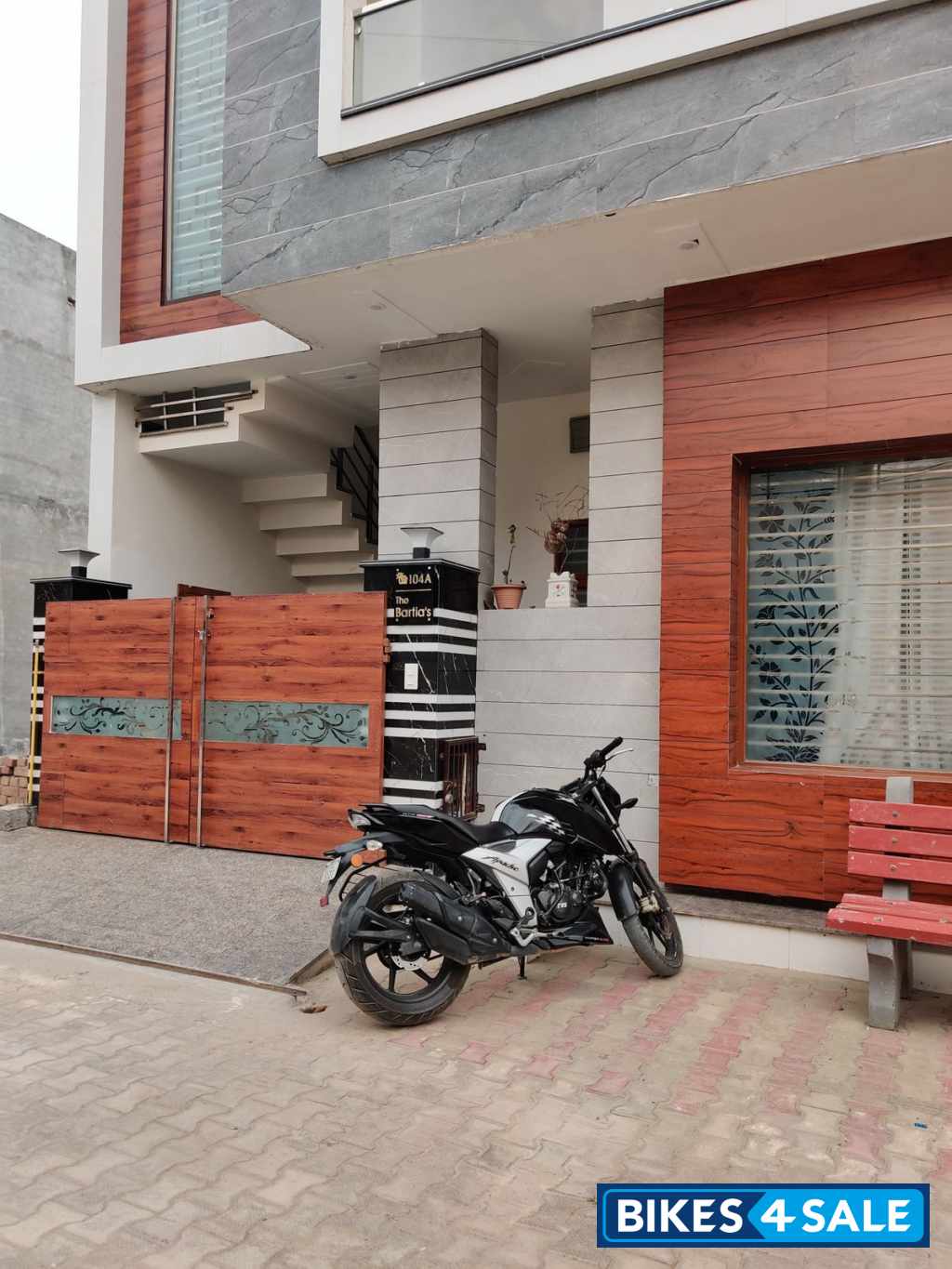 TVS Apache RTR 160 4V