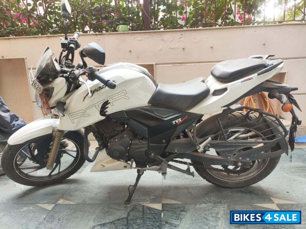 White TVS Apache RTR 200 Fi 4V