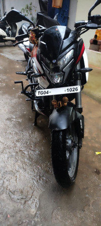 White Bajaj Pulsar NS 160 BS6