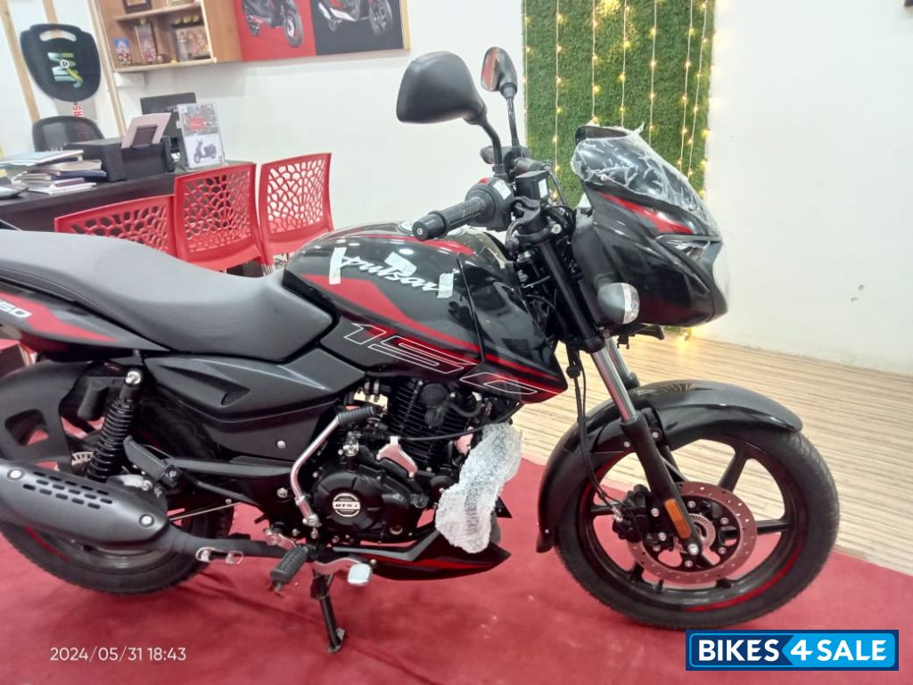 Bajaj Pulsar 150 Twin Disc BS6 Bajaj Pulsar 150 Twin Disc BS6