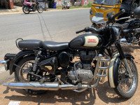 Black Royal Enfield Classic 500