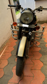 Black Royal Enfield Classic 500