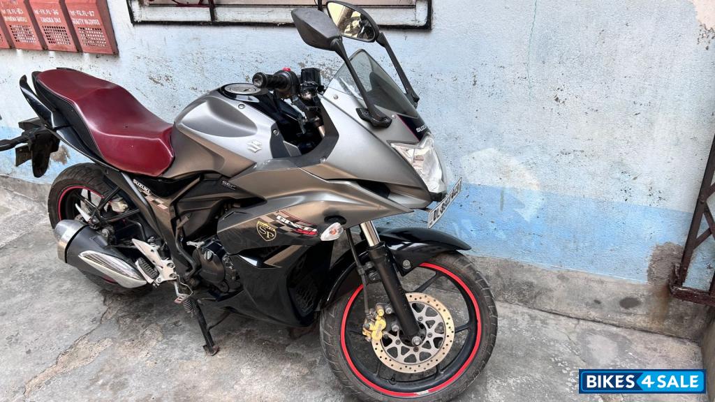 Grey Suzuki Gixxer SF