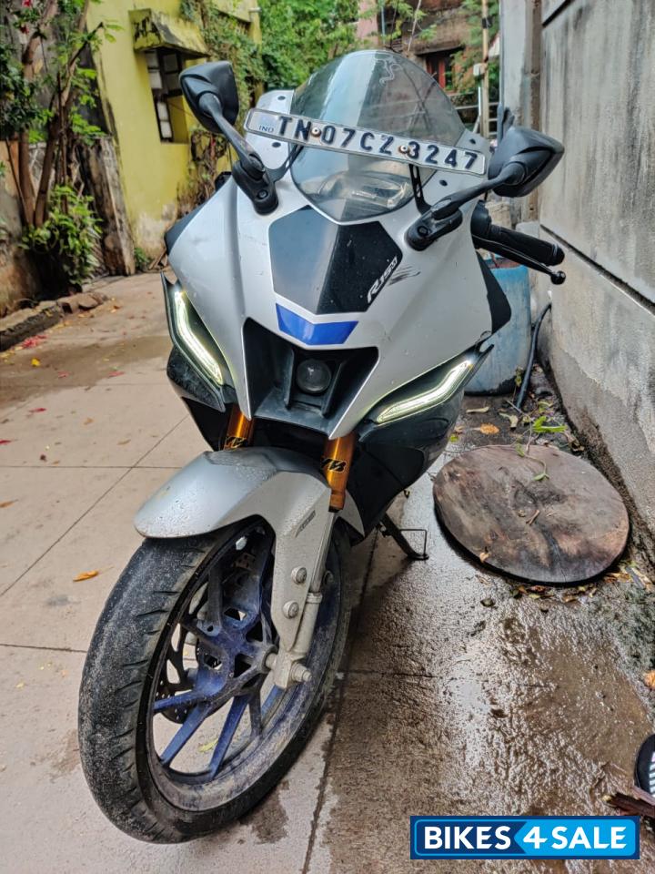 Yamaha R15 V4