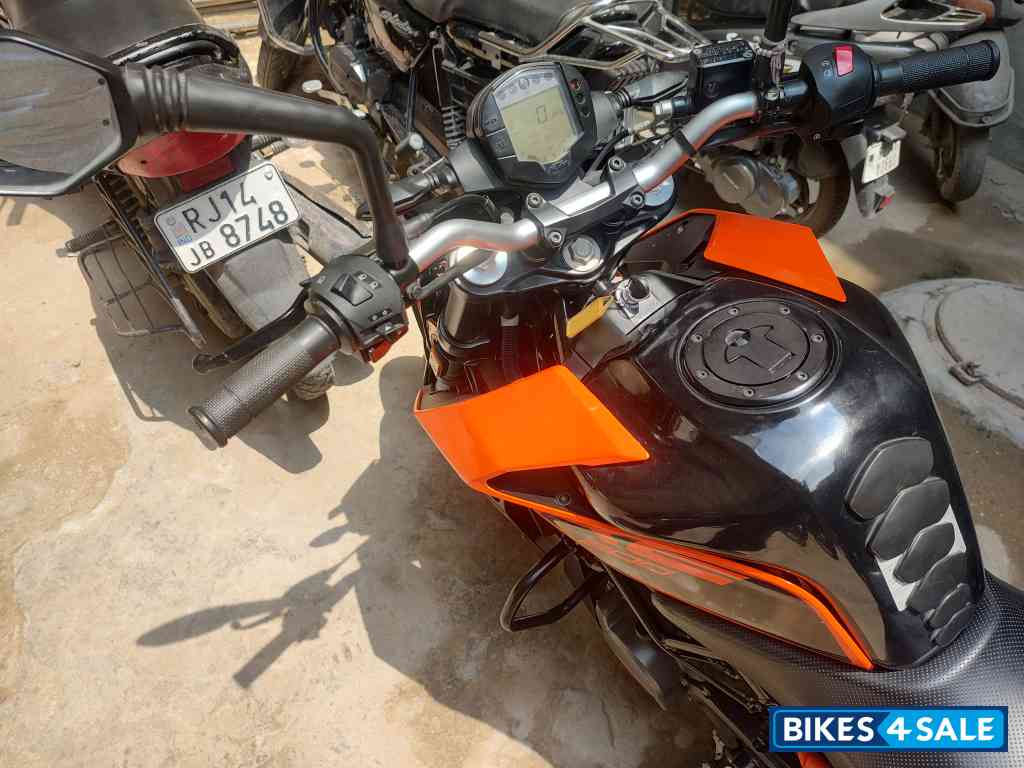 KTM Duke 200 ABS KTM Duke 200 ABS