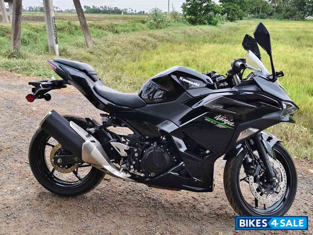 Metalic Black Kawasaki Ninja 500
