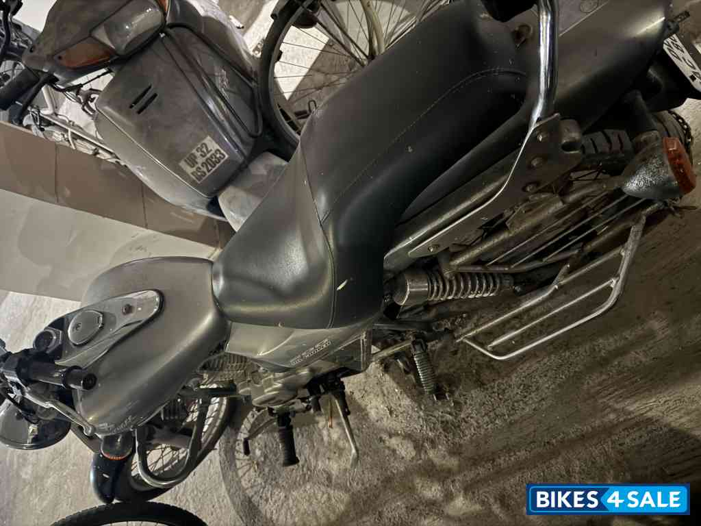 Bajaj Avenger 200 DTS-i Bajaj Avenger 200 DTS-i