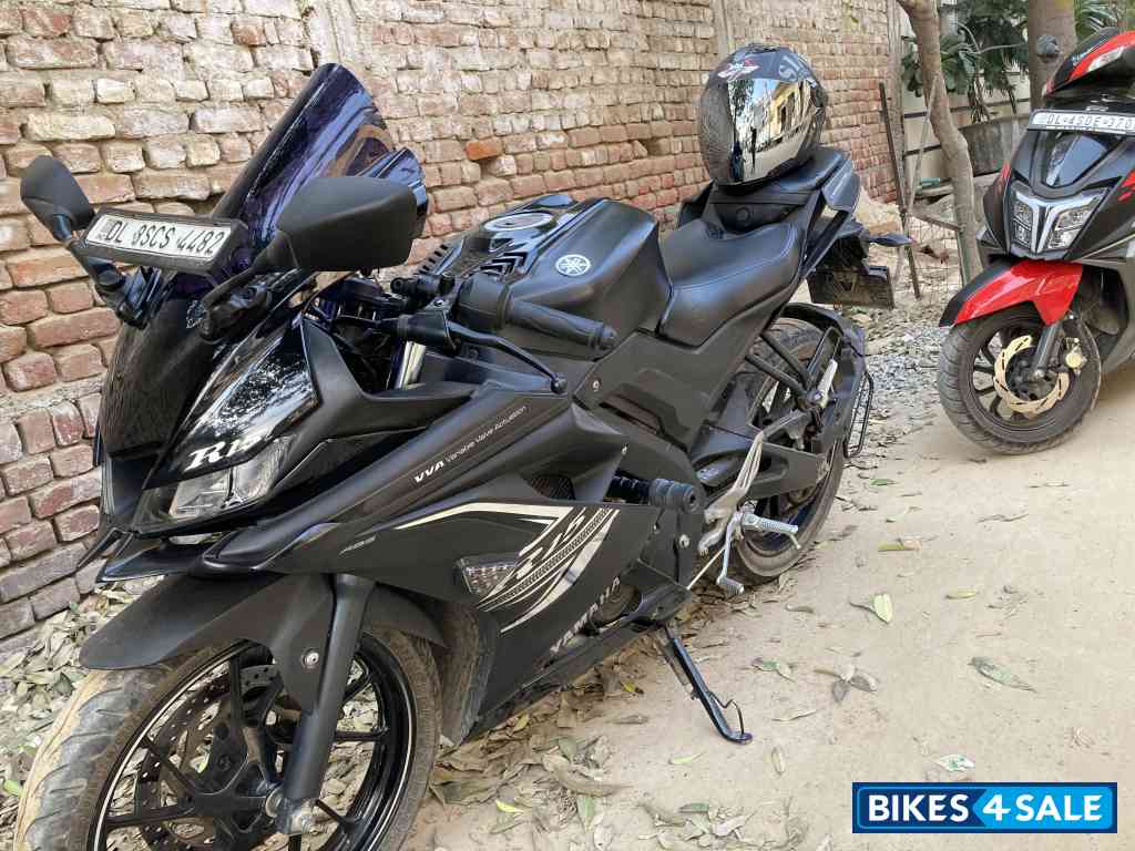 Black Yamaha YZF R15 V3