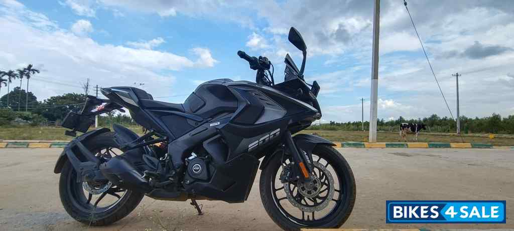 Bajaj Pulsar RS 200 ABS