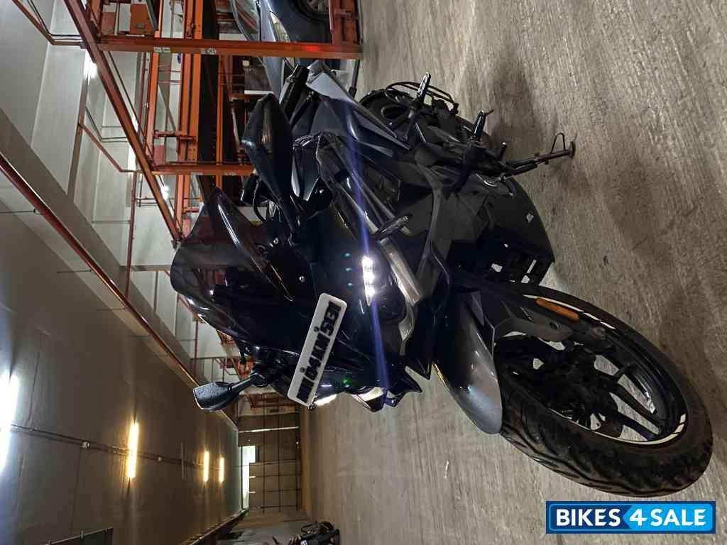 Black Bajaj Pulsar RS 200 BS6 Black Bajaj Pulsar RS 200 BS6