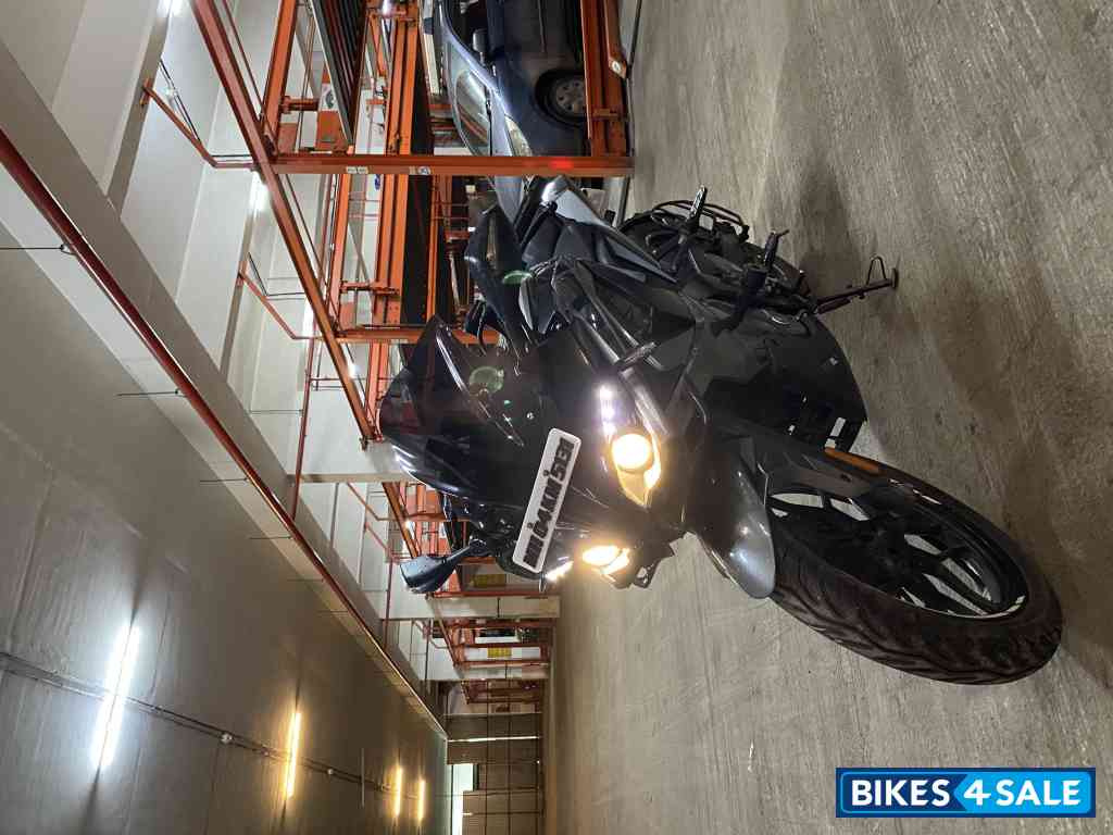 Black Bajaj Pulsar RS 200 BS6 Black Bajaj Pulsar RS 200 BS6