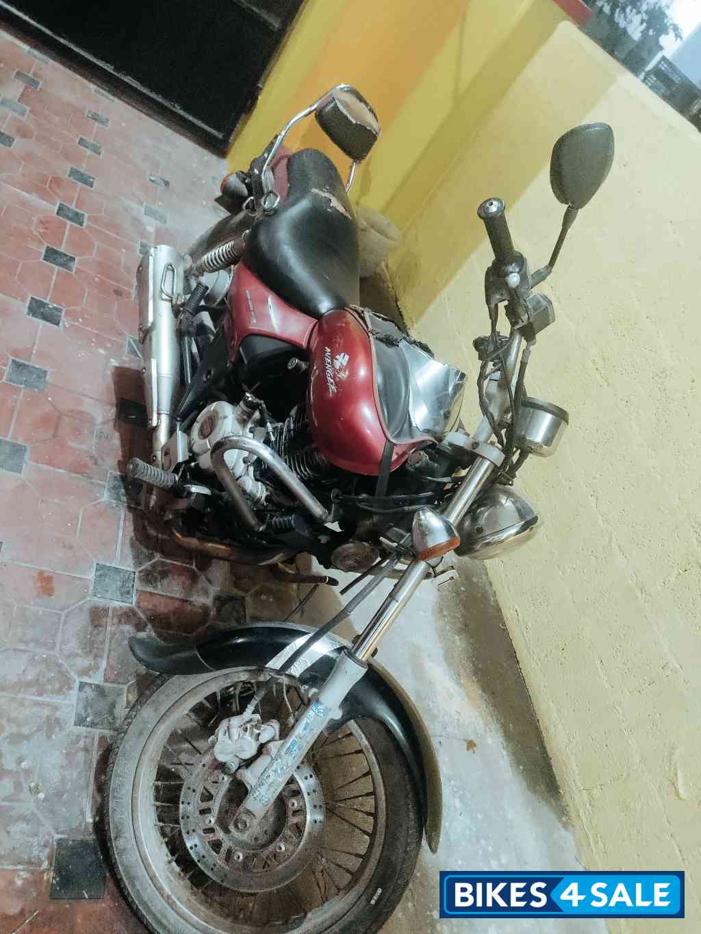 Red Bajaj Avenger 220 DTS-i Red Bajaj Avenger 220 DTS-i
