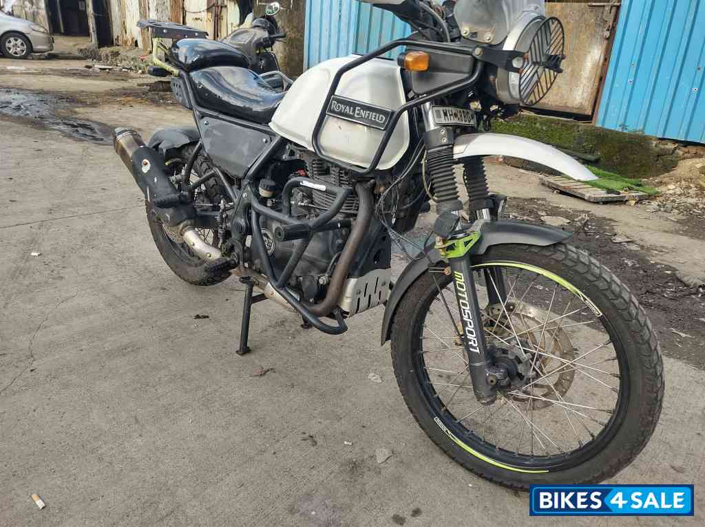 White Royal Enfield Himalayan White Royal Enfield Himalayan
