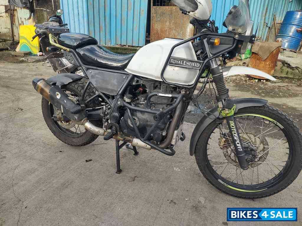 White Royal Enfield Himalayan White Royal Enfield Himalayan