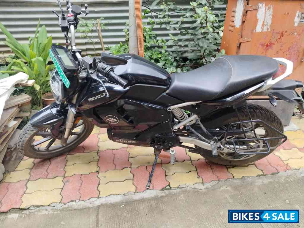 Black Revolt RV 400 Black Revolt RV 400