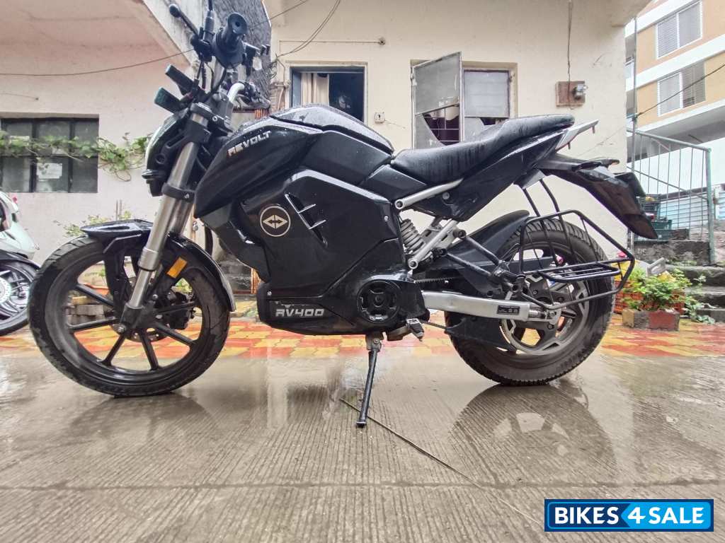 Black Revolt RV 400 Black Revolt RV 400