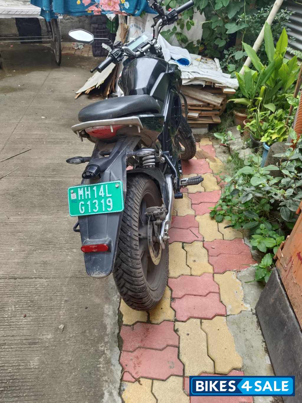 Black Revolt RV 400 Black Revolt RV 400