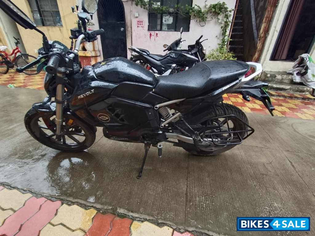 Black Revolt RV 400 Black Revolt RV 400