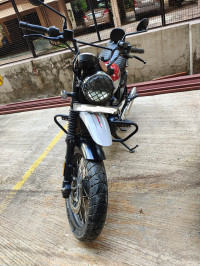 Yezdi Scrambler Dual Tone 2022 Model