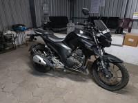 Black Yamaha FZ25