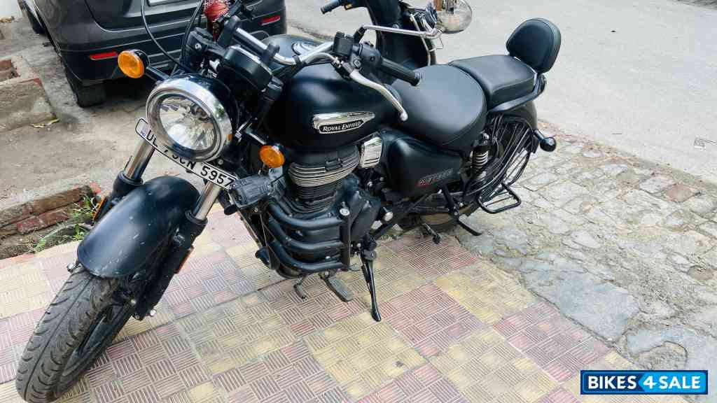 Black Royal Enfield Meteor 350 Stellar Black Royal Enfield Meteor 350 Stellar