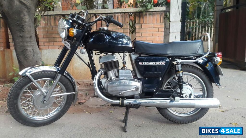 Black/dark Blue Yezdi CLII