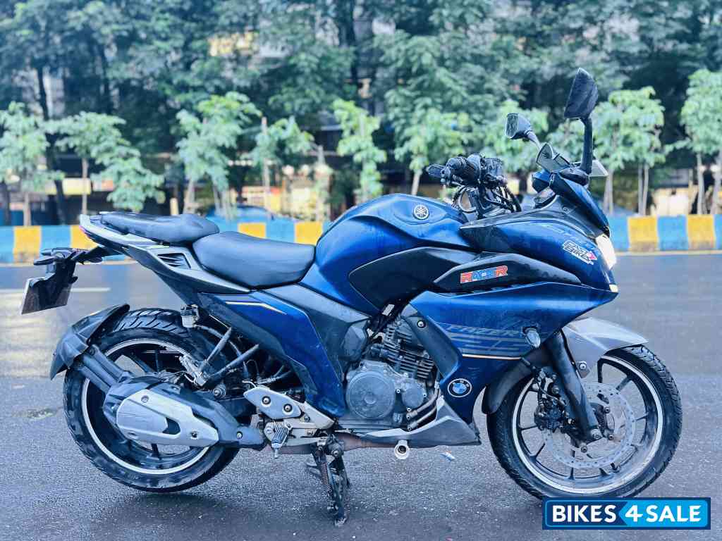 Blue Yamaha Fazer 25