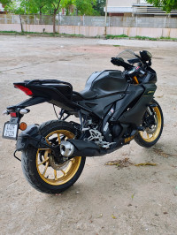 Yamaha R15 V4