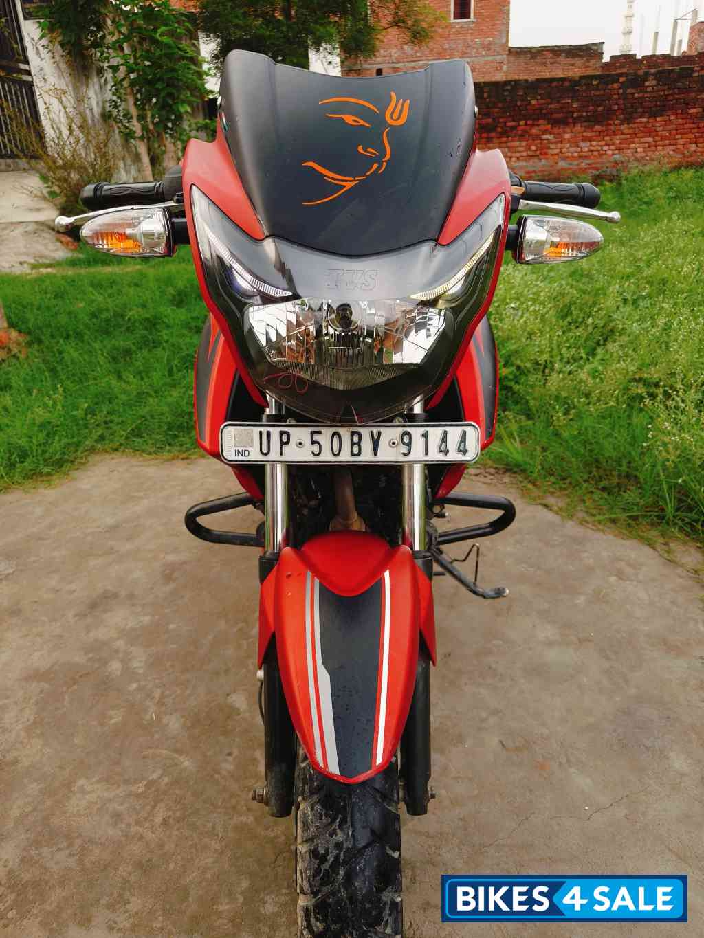 Mat Red TVS Apache RTR 160