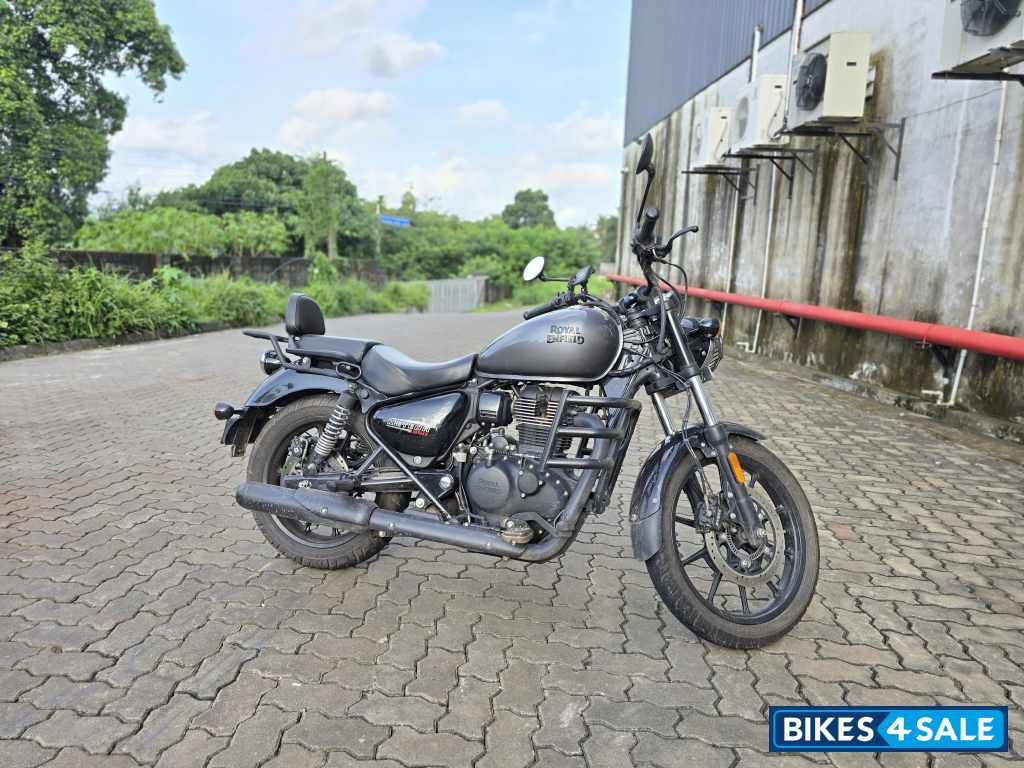 Grey Royal Enfield Meteor 350 Fireball Grey Royal Enfield Meteor 350 Fireball