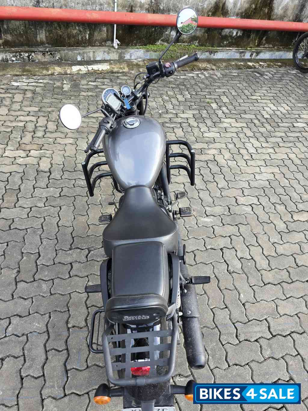 Grey Royal Enfield Meteor 350 Fireball Grey Royal Enfield Meteor 350 Fireball