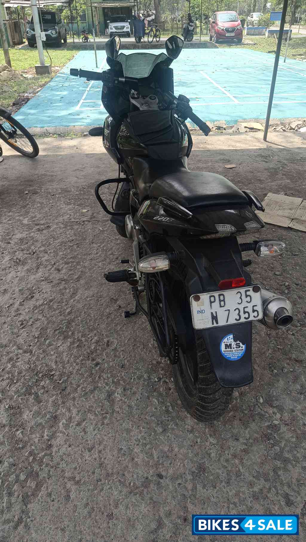 Black Bajaj Pulsar 220F
