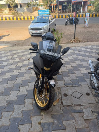 Black Mt Yamaha R15 V4