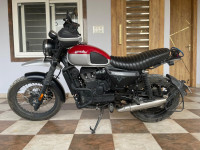 Yezdi Scrambler Dual Tone 2023 Model